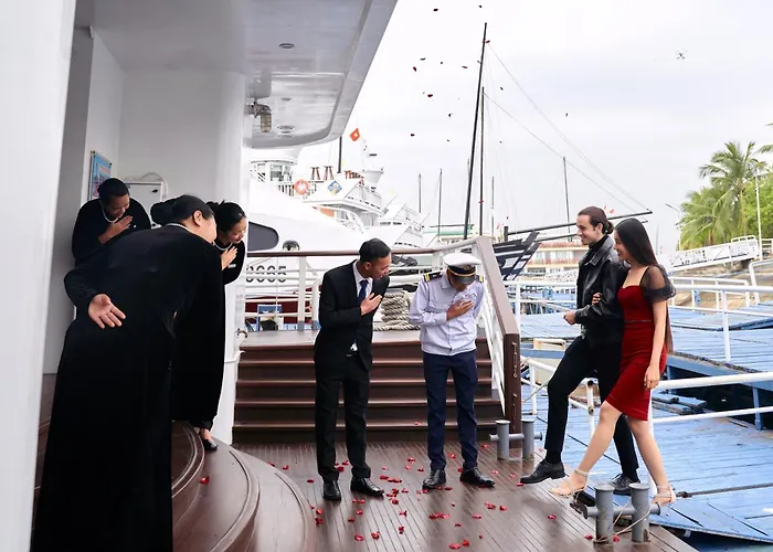 Paradise Elegance Cruise  Hạ Long